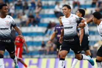 Em busca de 12º título da Copinha, Corinthians bate o Rio Branco