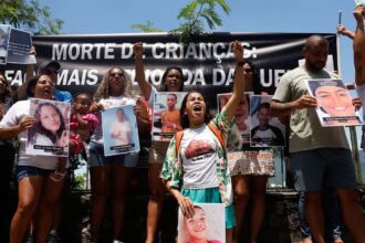 Em cartão postal do Rio, ONG pede volta de memorial de crianças mortas