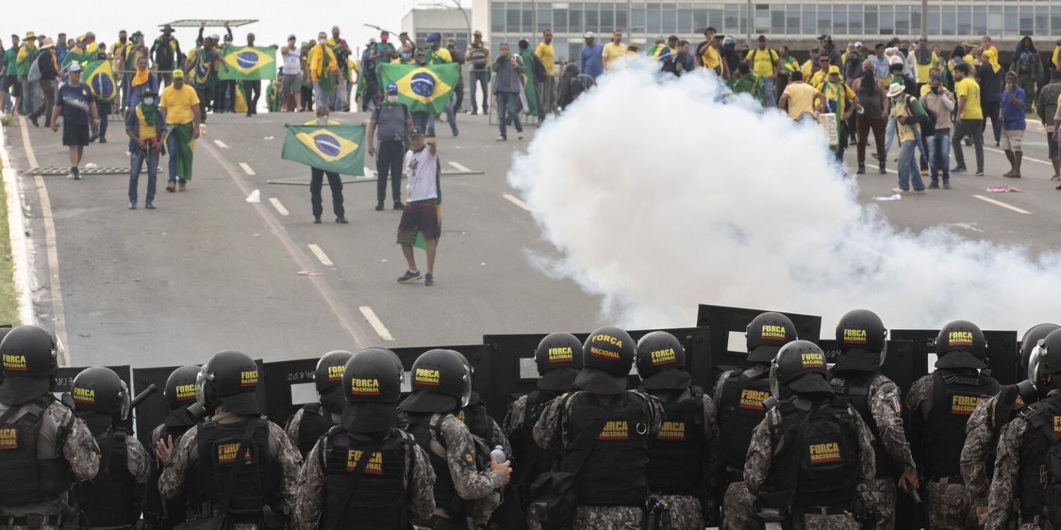 Denúncia contra Bolsonaro influencia projeto da anistia no Congresso