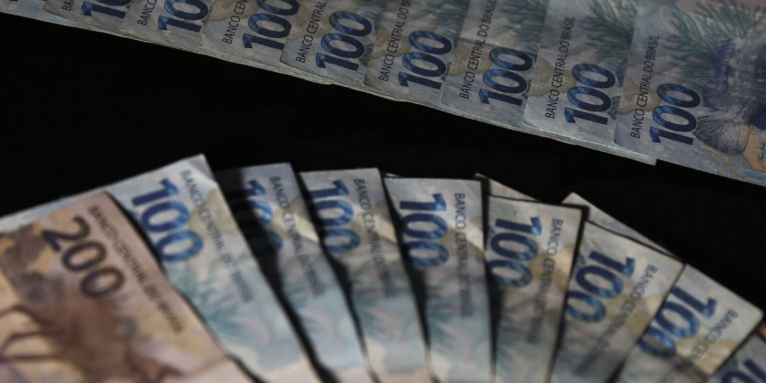 Decreto mantém restrição de R$ 121,5 bi no Orçamento até maio