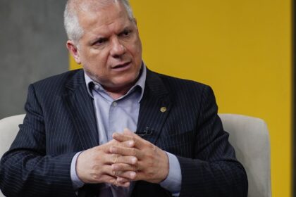 Justiça determina afastamento do presidente do INSS