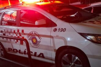 Moradores de favela paulistana fazem barricada contra ação policial