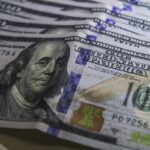 Dólar cai para R$ 5,66 após suspensão de tarifas de Trump