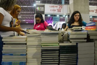 Faturamento de editoras de livros cresce menos que inflação em 2024