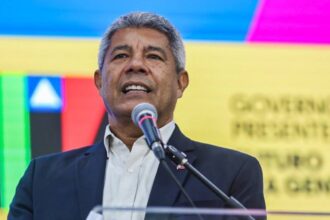 Jerônimo sanciona lei para contratar R$ 600 milhões e impulsionar obras do VLT em Salvador