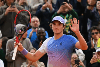 João Fonseca cai, mas duplas brasileiras vencem em Roland Garros