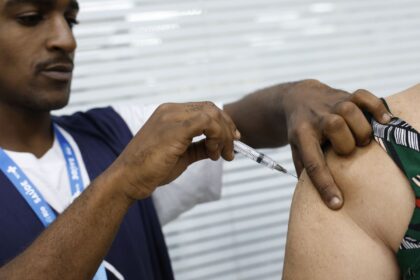 Mobilização vacina profissionais da indústria em todo o país