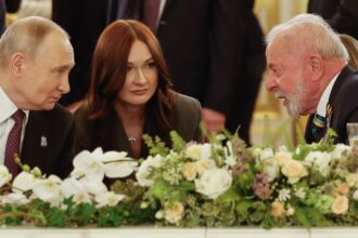 Na Rússia, Lula celebra 80 anos da vitória contra o nazismo