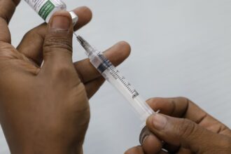 Rio retoma nesta quarta-feira vacinação atualizada contra covid-19