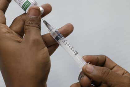 Rio retoma nesta quarta-feira vacinação atualizada contra covid-19