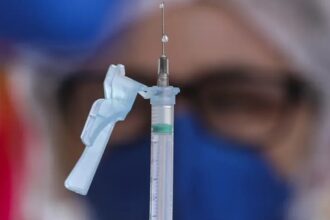 Vacina brasileira de RNA contra a Covid-19 mostra alta eficácia em testes com animais