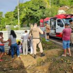 Atropelada por carreta, mulher é arremessada para fora da pista na BR-420, em Mutuípe