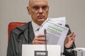 Moraes diz que defesa de Bolsonaro poderá acompanhar acareação de Cid