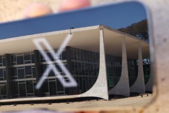 Rede X recorre ao STF contra suspensão de perfis de Carla Zambelli