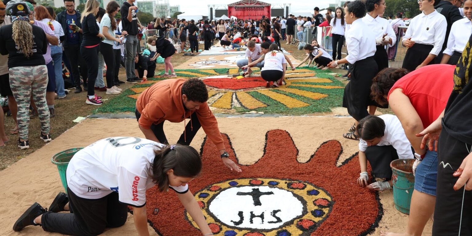 Tapetes de Corpus Christi do DF trazem memórias até além da fé