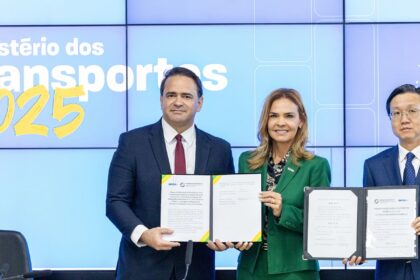 Brasil e China assinam acordo para estudar ferrovia até o Peru