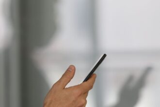 Polícia do Rio inicia segunda fase de devolução de celulares roubados