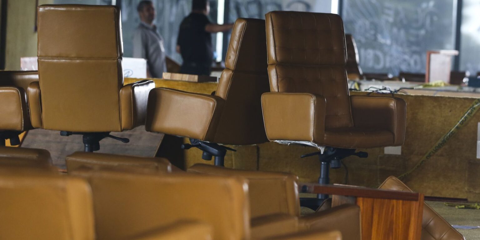 8/1: STF vota para condenar homem que sentou na cadeira de Moraes