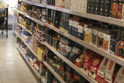 Consumo em supermercados cresceu 4% em julho, aponta Abras
