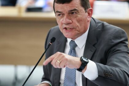 Defesa alega que ex-ministro atuou "ativamente" contra golpe de Estado