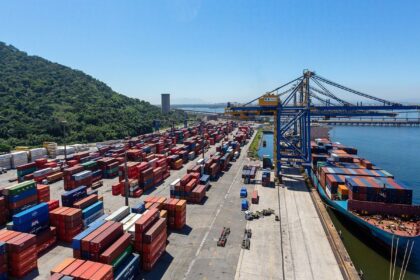 Gecex sobretaxa resinas plásticas dos Estados Unidos e do Canadá