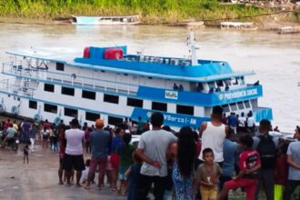 INSS usa barcos para orientar aposentados da Amazônia sobre descontos