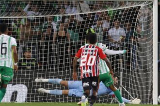 Rafael defende pênalti e São Paulo garante empate na Libertadores