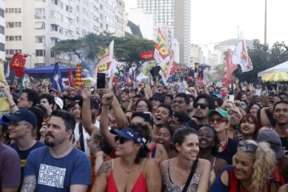 Ato no RJ com Caetano, Chico e Gil repudia anistia e PEC da Blindagem