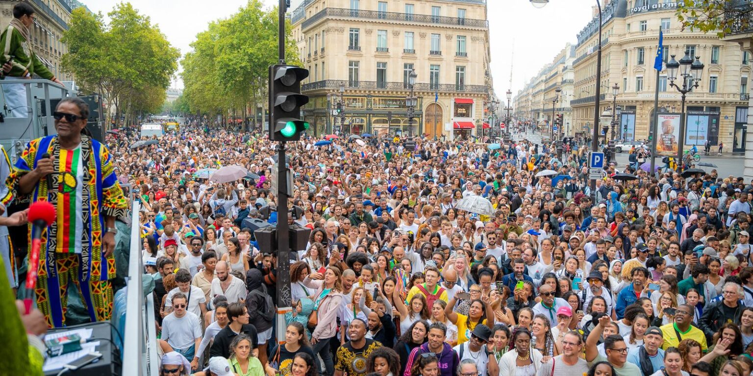 Cultura afro-brasileira é celebrada em Paris com Lavagem de Madeleine