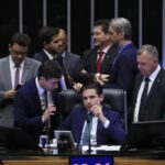 PEC da blindagem é aprovada por deputados e vai ao Senado 