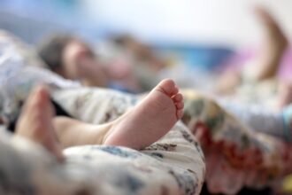 Por hora, 14 crianças são internadas por acidentes; saiba como evitar