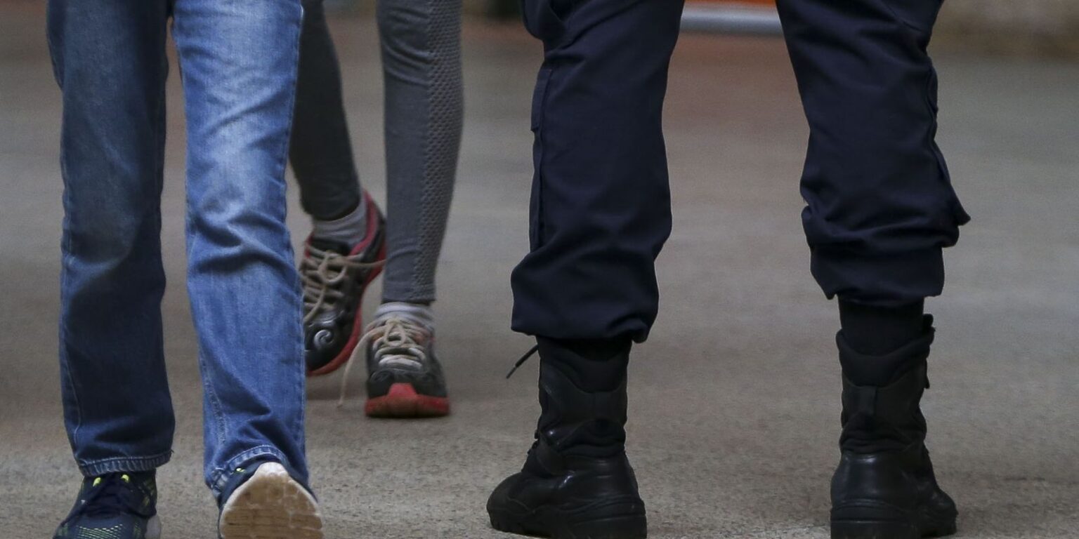 TCE suspende processos seletivos para escolas cívico-militares em SP