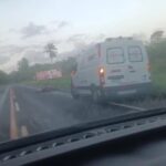 Ambulância colide com cavalo na BA-001, em Vera Cruz