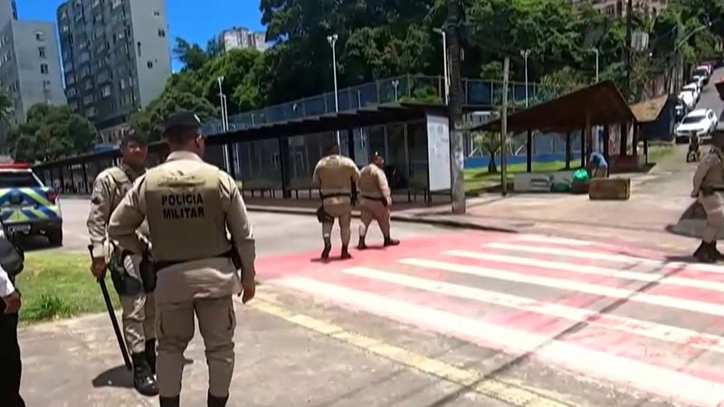 Barroquinha fecha comércio após ameaça de toque de recolher em Salvador
