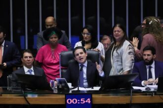 Câmara dos Deputados aprova licença menstrual de até 2 dias