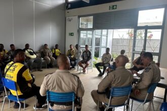 Comandante do 23° Batalhão se reúne com motociclistas de Itaparica para discutir segurança e mobilidade