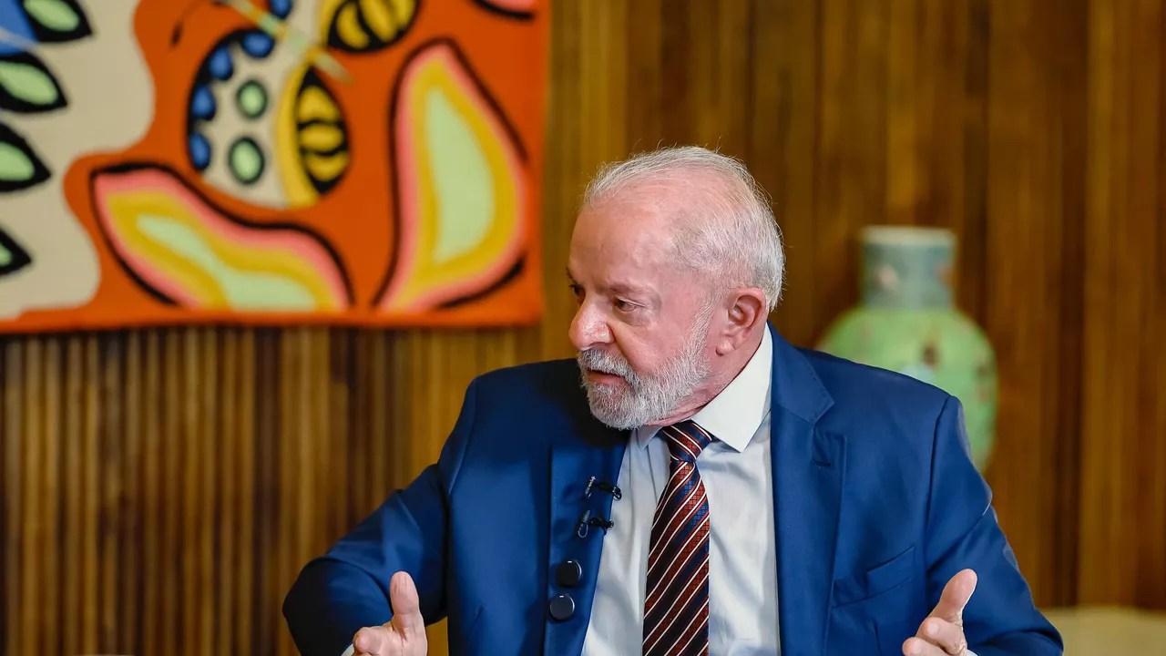 Em evento com Motta, Lula critica Congresso