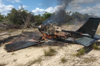 Governo Federal destrói aeronave usada pelo garimpo ilegal na Terra Indígena Yanomami — Agência Gov