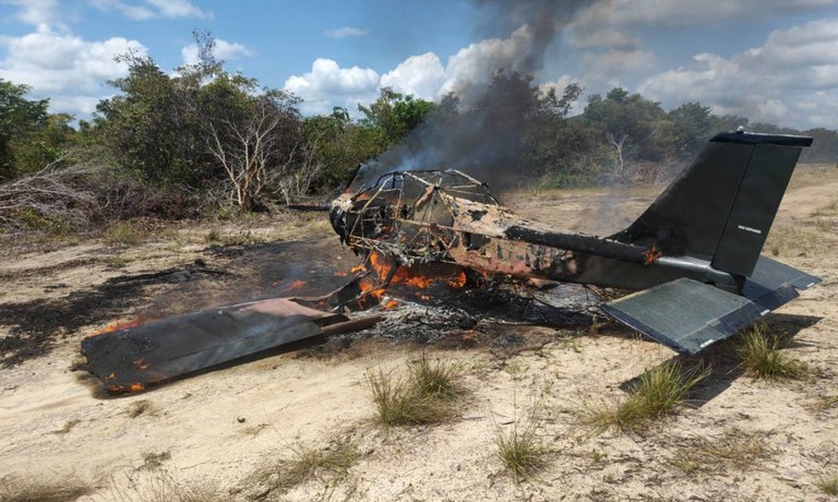 Governo Federal destrói aeronave usada pelo garimpo ilegal na Terra Indígena Yanomami — Agência Gov