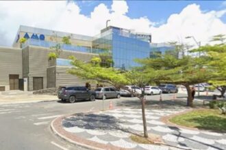 Homem morre e outro fica ferido em acidente com moto no Rio Vermelho