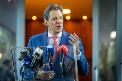 'Incluir o pobre no orçamento e o rico no imposto de renda segue como compromisso deste governo' — Agência Gov