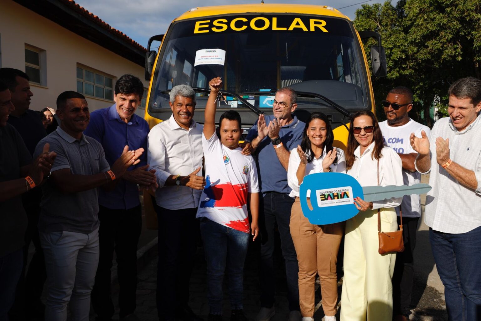 Lafaiete Coutinho recebe colégio reformado, obras de saúde e segurança com R$ 7,1 milhões em investimentos