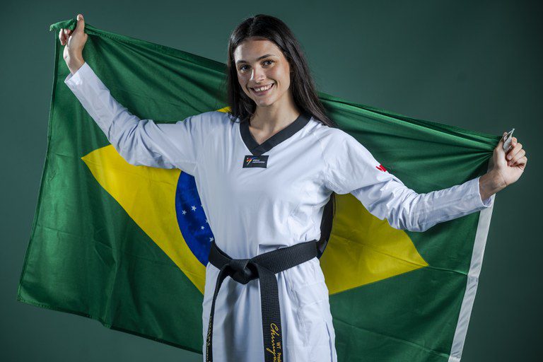Maria Clara Pacheco, do time Bolsa Atleta, é campeã mundial de taekwondo — Agência Gov