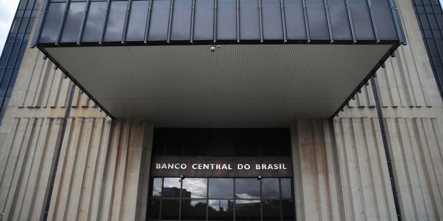 Mercado financeiro reduz para 4,72% previsão de inflação em 2025
