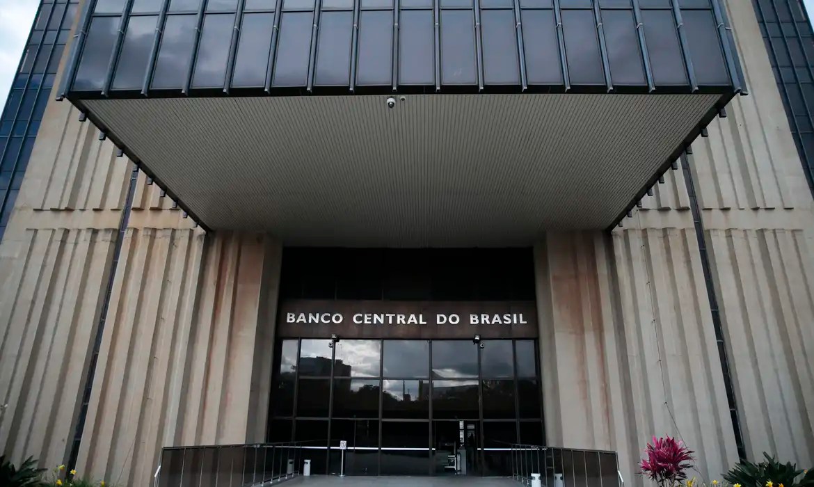 Mercado financeiro reduz para 4,72% previsão de inflação em 2025