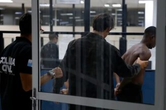 Ministros farão reunião de emergência com Castro nesta quarta-feira