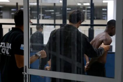 Ministros farão reunião de emergência com Castro nesta quarta-feira