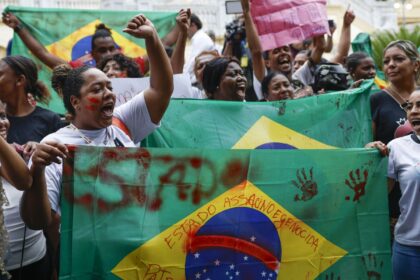 Moradores do Alemão e da Penha protestam contra mortes em operação