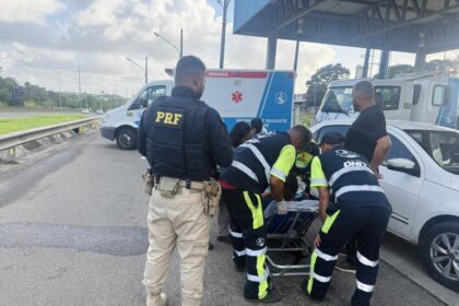 Mulher dá à luz em posto do DNIT com apoio da PRF na BR-324, próximo a Feira de Santana