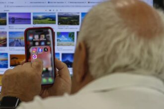 Redes sociais moldam opinião de todas as faixas etárias